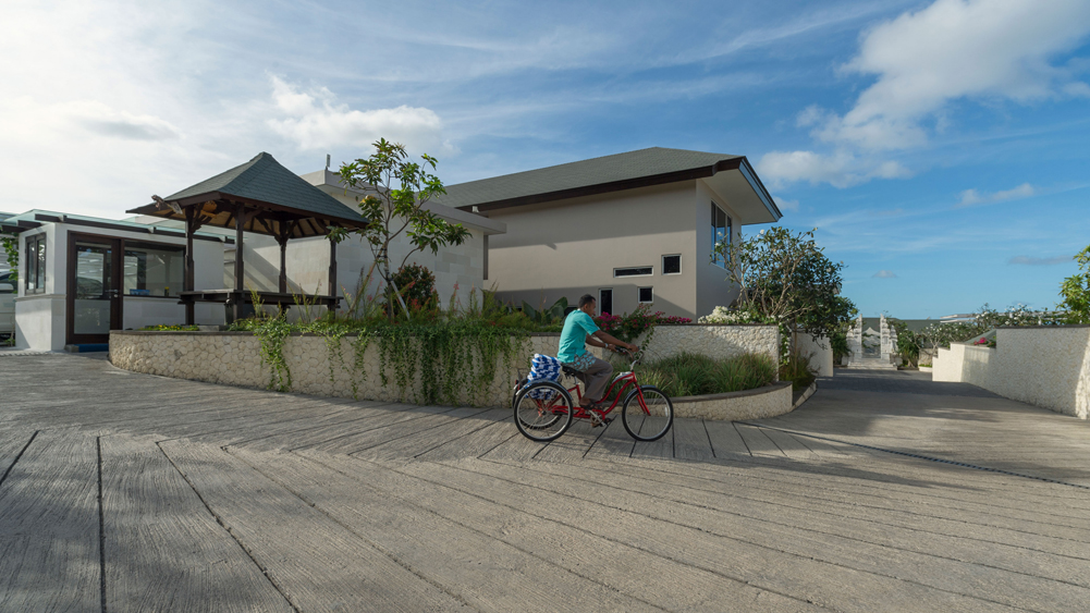 Pandawa Cliff Estate - Staff